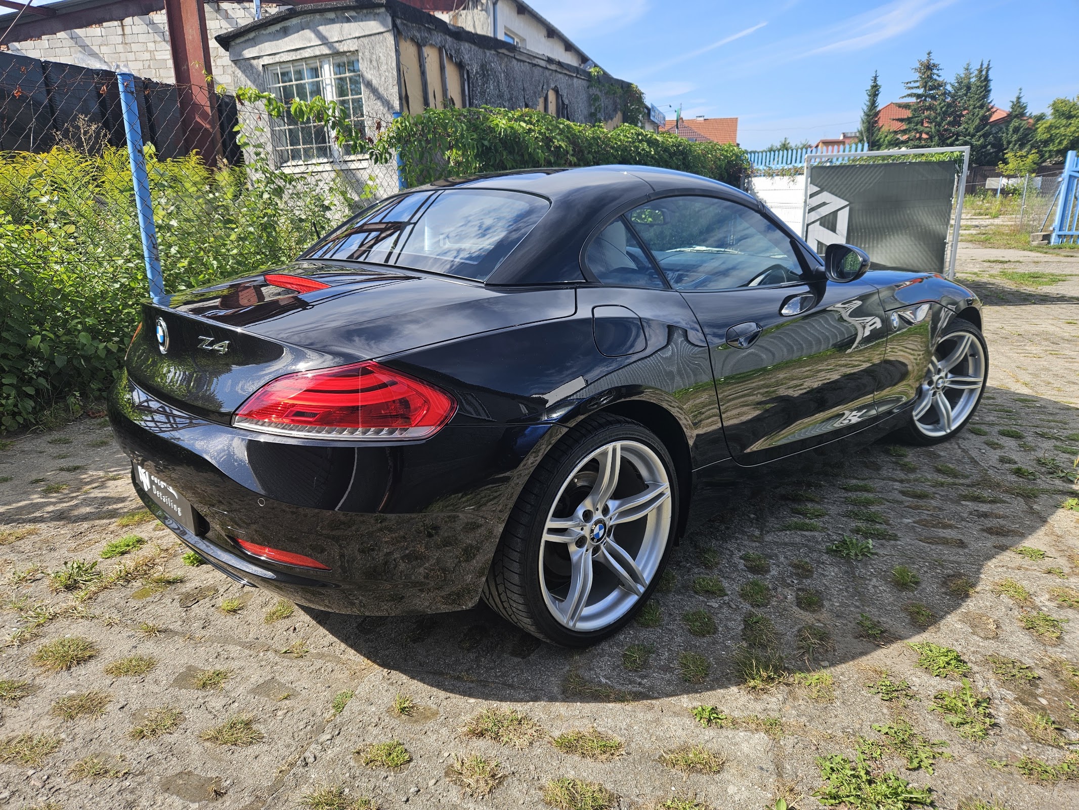 Czarne BMW Z4 z głębokim połyskiem po detailingu