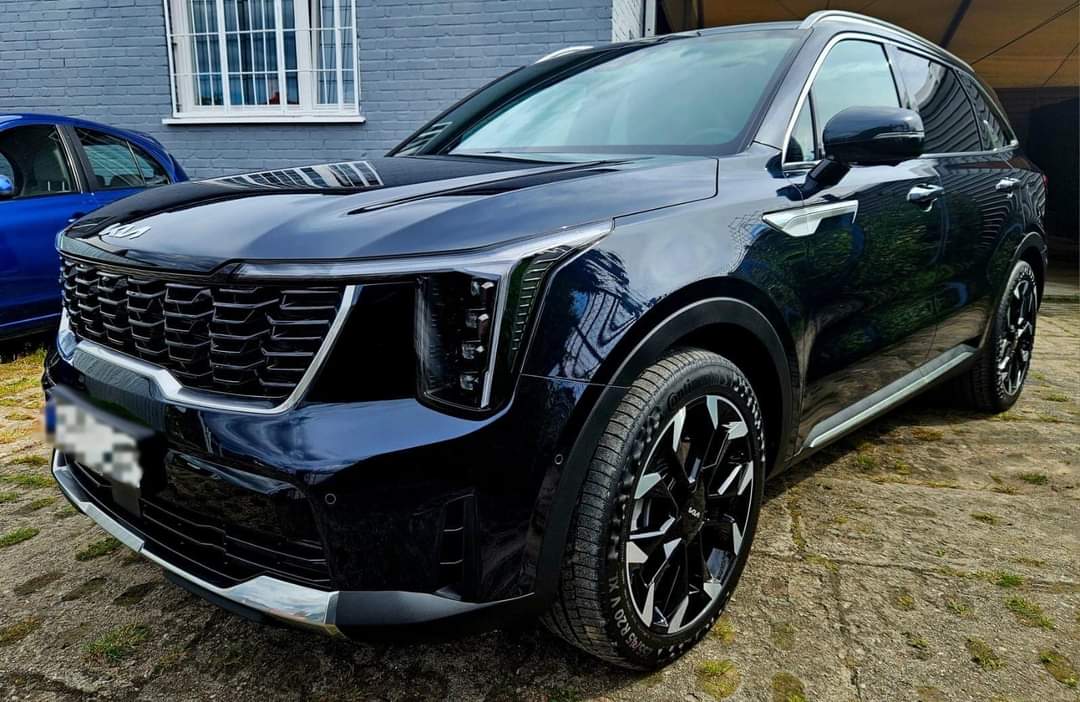 Granatowa Kia Sorento po zabezpieczeniu lakieru